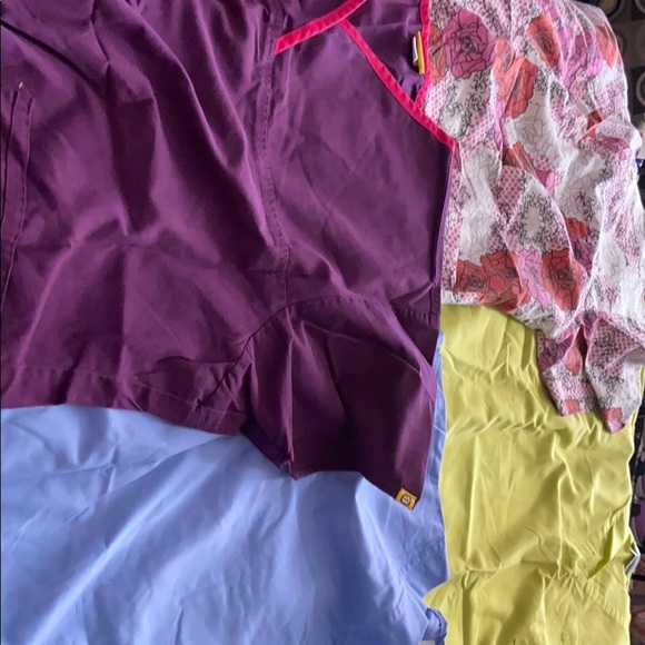 Scrub tops different colors - Picture 4 of 6